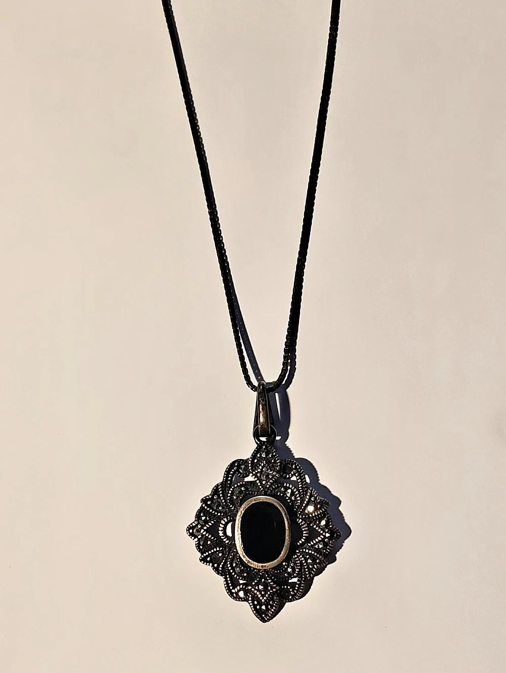 Filigree Pendant Necklace in Black